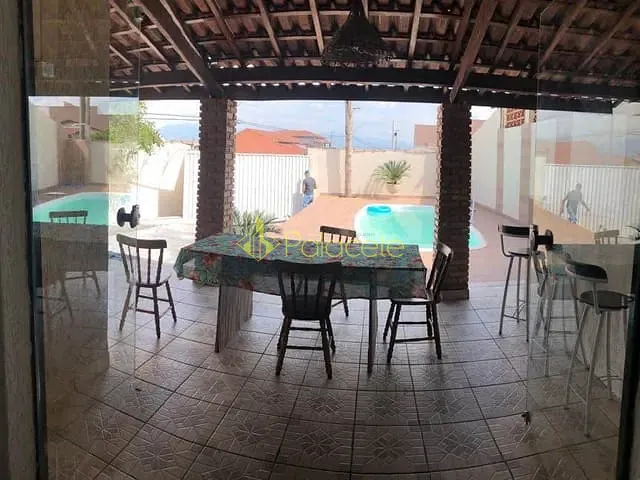 Casa com 300m² 3 quartos e 3 banheiros, à venda, no bairro Residencial Mombaça em Pindamonhangaba