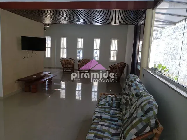 Casa com 300m² 3 quartos e 4 banheiros, à venda, no bairro Martim de Sá em Caraguatatuba