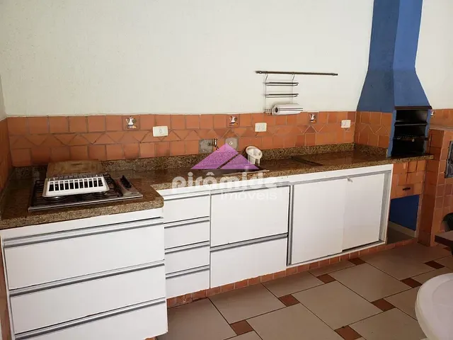 Casa com 300m² 3 quartos e 4 banheiros, à venda, no bairro Martim de Sá em Caraguatatuba