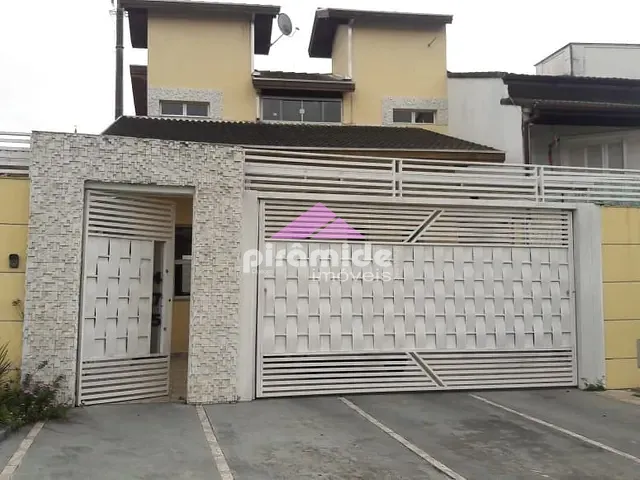 Casa com 300m² 3 quartos e 4 banheiros, à venda, no bairro Martim de Sá em Caraguatatuba