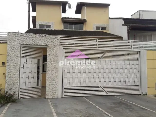 Casa com 300m² 3 quartos e 4 banheiros, à venda, no bairro Martim de Sá em Caraguatatuba