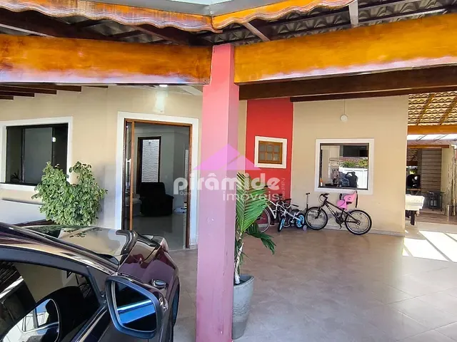 Casa com 349m² 5 quartos e 4 banheiros, à venda, no bairro Indaiá em Caraguatatuba
