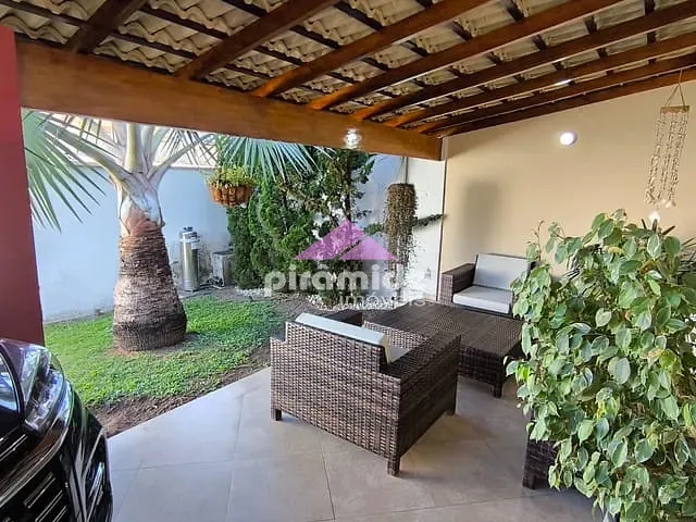 Casa com 349m² 5 quartos e 4 banheiros, à venda, no bairro Indaiá em Caraguatatuba