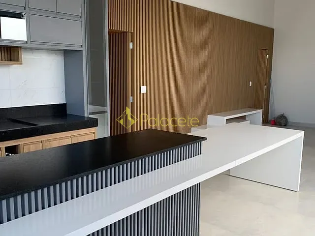 Casa com 286m² 3 quartos e 4 banheiros, à venda, no bairro Jardim Marlene Miranda em Taubaté