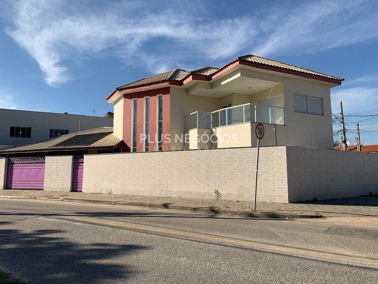 Casa, 4 quartos, 232 m² - Foto 1