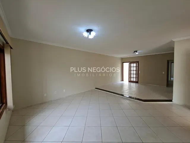 Casa com 250m² 3 quartos e 3 banheiros, à venda, no bairro Parque Três Meninos em Sorocaba