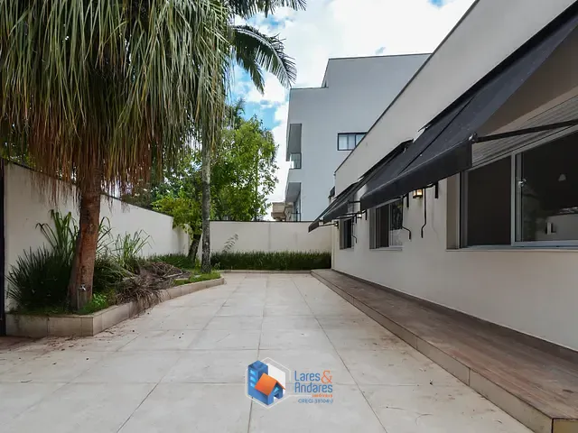 Casa com 675m² 3 quartos e 4 banheiros, à venda, no bairro Pacaembu em São Paulo