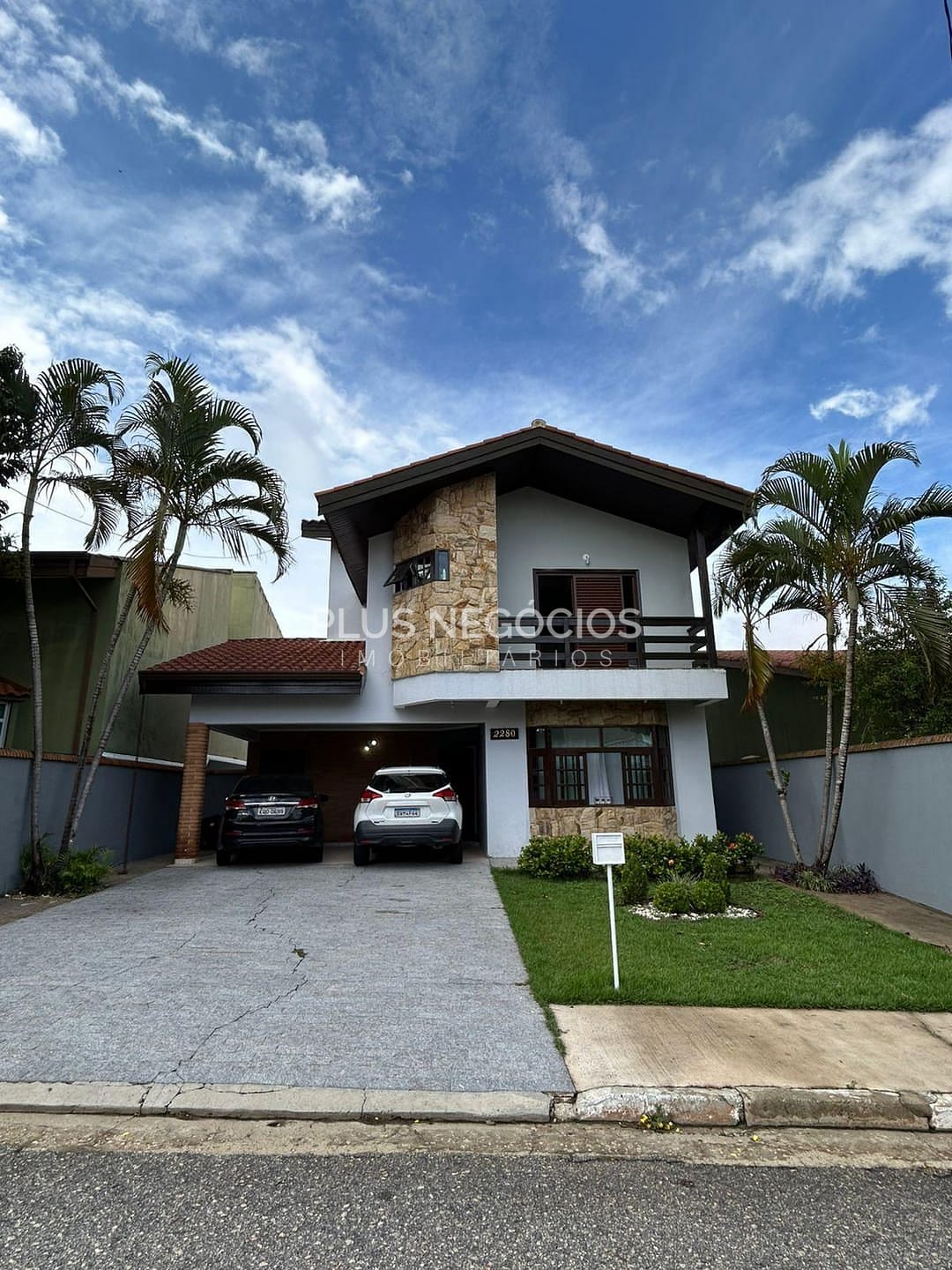 Casa, 4 quartos, 244 m² - Foto 1