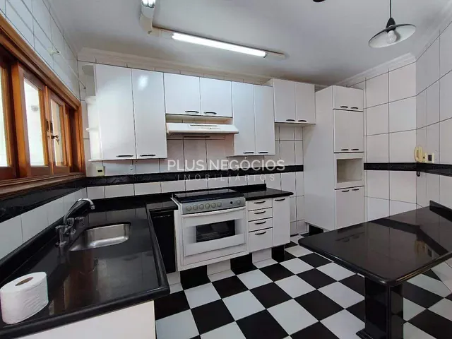 Casa com 275m² 3 quartos e 4 banheiros, à venda ou para alugar, no bairro Granja Olga I em Sorocaba