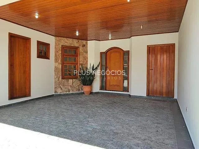 Casa com 275m² 3 quartos e 4 banheiros, à venda ou para alugar, no bairro Granja Olga I em Sorocaba