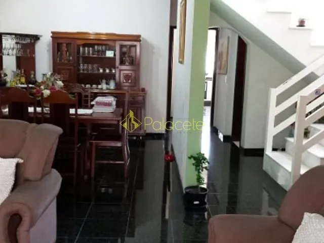Casa com 412m² 4 quartos e 3 banheiros, à venda, no bairro Parque São Domingos em Pindamonhangaba