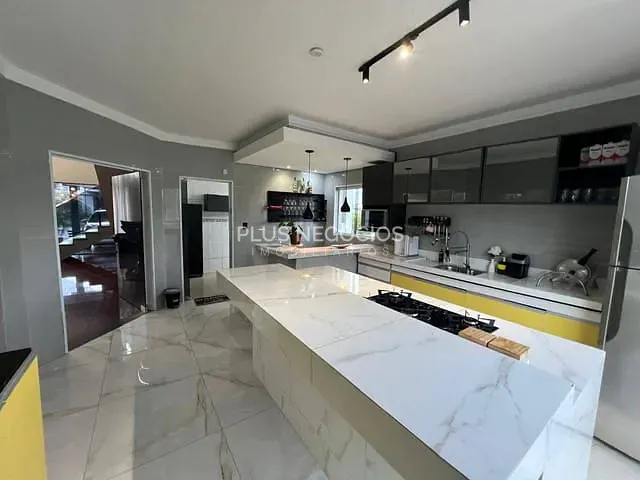 Casa com 300m² 4 quartos e 5 banheiros, à venda, no bairro Jardim Novo Horizonte em Sorocaba