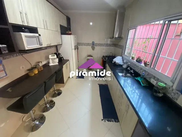 Casa com 250m², à venda, no bairro Bosque dos Eucaliptos em São José dos Campos