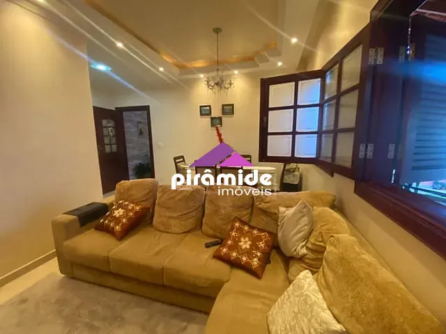 Casa com 250m², à venda, no bairro Bosque dos Eucaliptos em São José dos Campos
