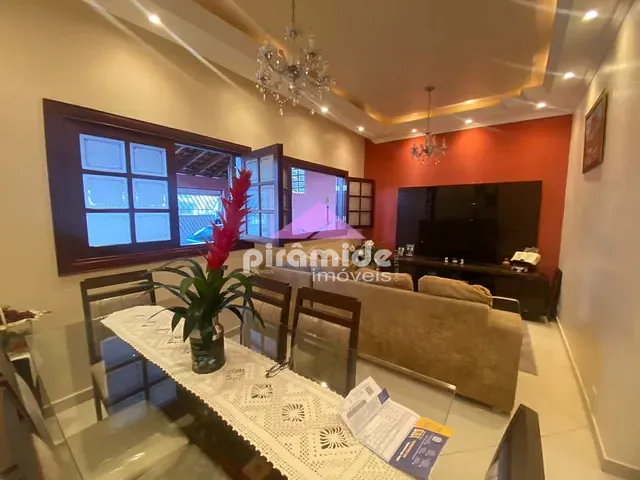 Casa com 250m², à venda, no bairro Bosque dos Eucaliptos em São José dos Campos