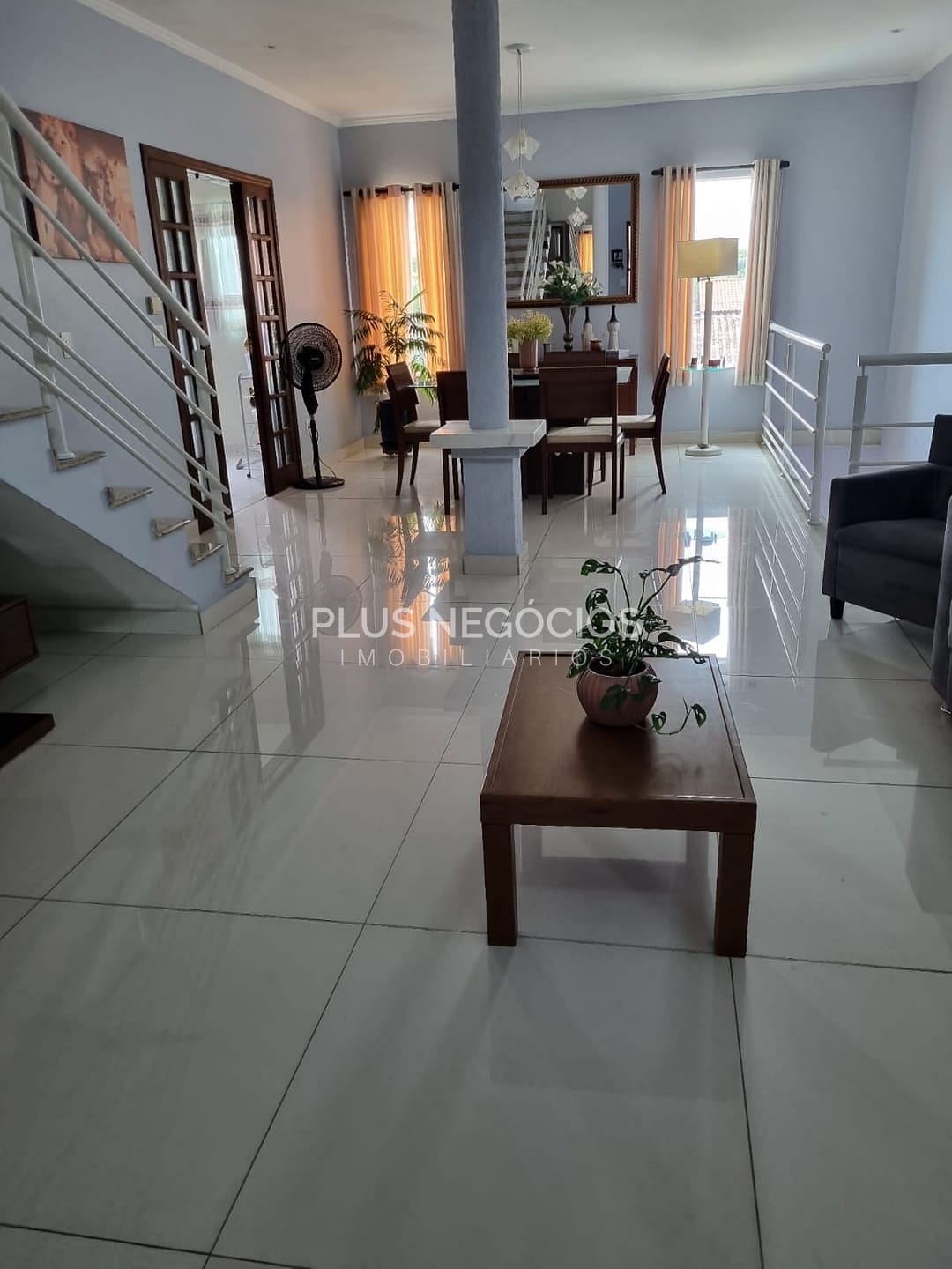 Casa, 4 quartos, 220 m² - Foto 1