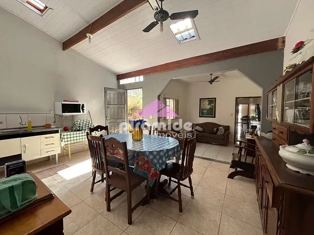 Casa com 150m² 3 quartos e 4 banheiros, à venda, no bairro Jardim Limoeiro em São José dos Campos
