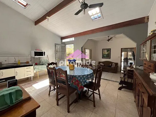 Casa com 150m² 3 quartos e 4 banheiros, à venda, no bairro Jardim Limoeiro em São José dos Campos