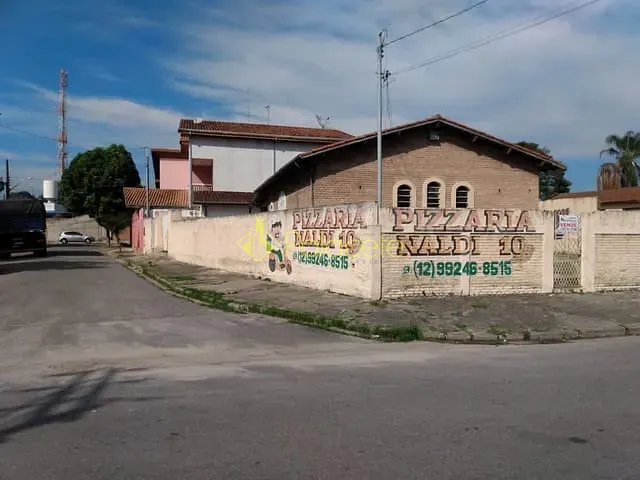 Casa com 317m² 2 quartos e 2 banheiros, à venda, no bairro Centro em Tremembé