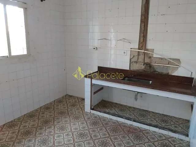 Casa com 317m² 2 quartos e 2 banheiros, à venda, no bairro Centro em Tremembé