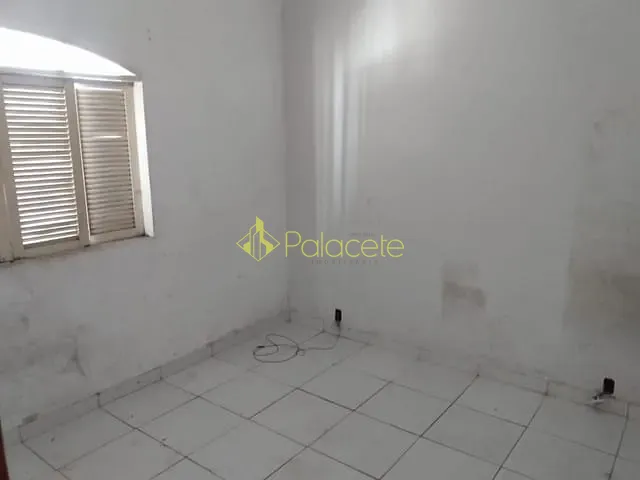 Casa com 317m² 2 quartos e 2 banheiros, à venda, no bairro Centro em Tremembé