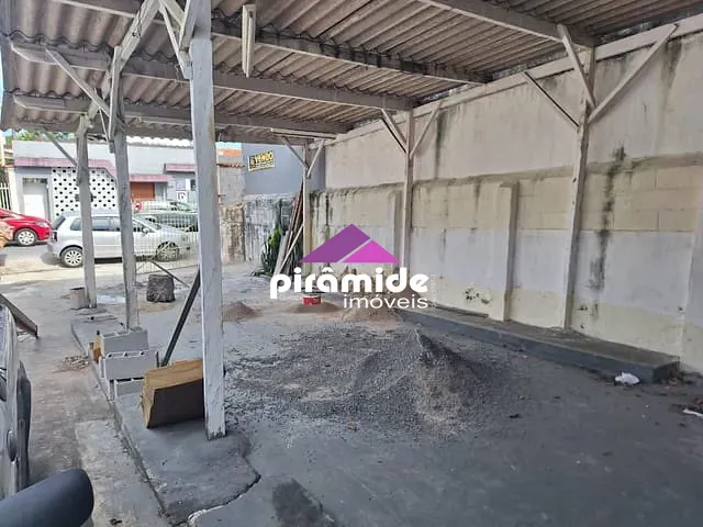 Casa com 550m² 5 quartos e 3 banheiros, à venda, no bairro Centro em Caraguatatuba