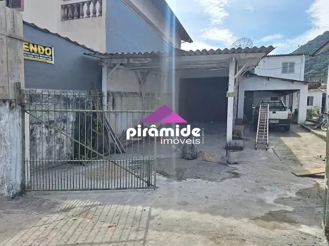 Casa com 550m² 5 quartos e 3 banheiros, à venda, no bairro Centro em Caraguatatuba