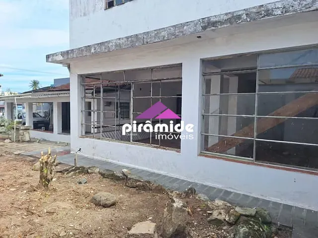 Casa com 550m² 5 quartos e 3 banheiros, à venda, no bairro Centro em Caraguatatuba