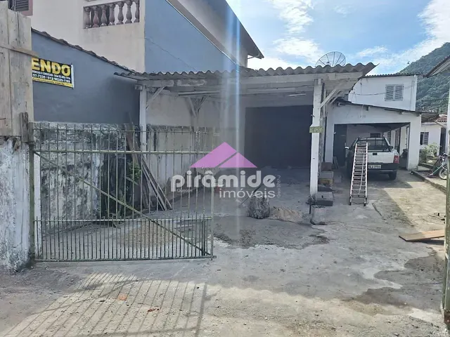 Casa com 550m² 5 quartos e 3 banheiros, à venda, no bairro Centro em Caraguatatuba