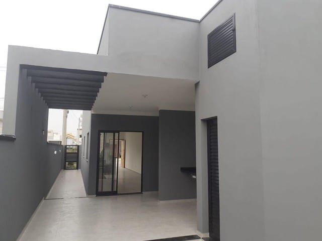 Casa à venda, no bairro Bairro do Grama em Caçapava