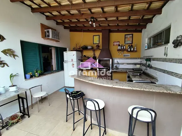 Casa com 243m² 3 quartos e 3 banheiros, à venda, no bairro Jardim Primavera em Caraguatatuba