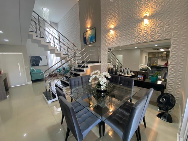 Casa com 250m² 3 quartos e 4 banheiros, à venda, no bairro Piracangaguá em Taubaté