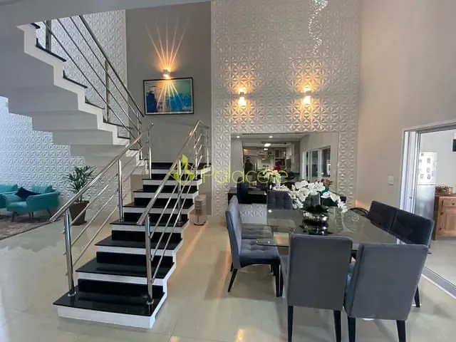 Casa com 250m² 3 quartos e 4 banheiros, à venda, no bairro Piracangaguá em Taubaté