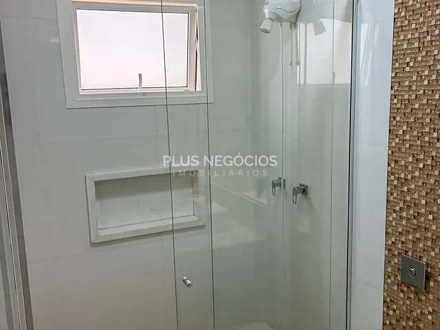 Casa com 250m² 2 quartos e 3 banheiros, à venda ou para alugar, no bairro Chácaras Reunidas São Jorge em Sorocaba