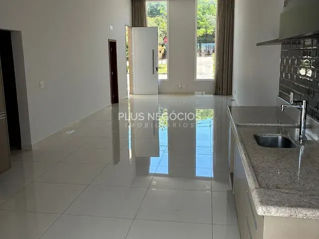 Casa com 250m² 2 quartos e 3 banheiros, à venda ou para alugar, no bairro Chácaras Reunidas São Jorge em Sorocaba