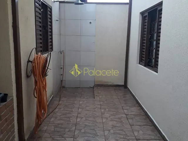 Casa com 300m² 3 quartos e 2 banheiros, à venda, no bairro Residencial Comercial Vila Verde em Pindamonhangaba