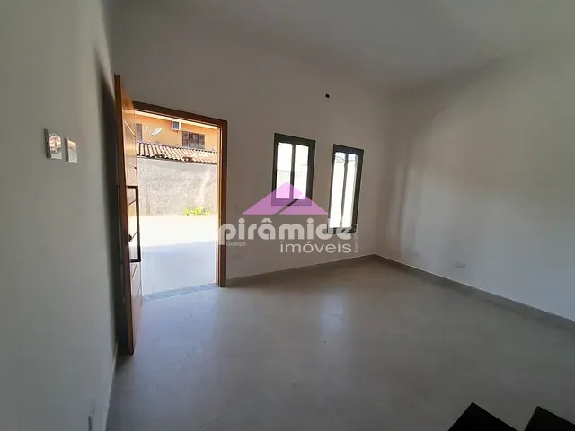 Casa com 120m² 2 quartos e 3 banheiros, à venda, no bairro Jardim Mariella em Caraguatatuba