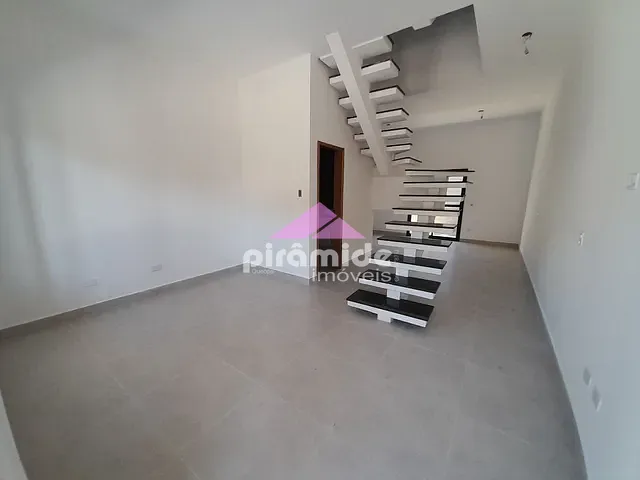 Casa com 120m² 2 quartos e 3 banheiros, à venda, no bairro Jardim Mariella em Caraguatatuba
