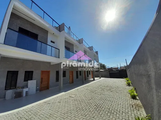 Casa com 100m² 2 quartos e 3 banheiros, à venda, no bairro Jardim Mariella em Caraguatatuba