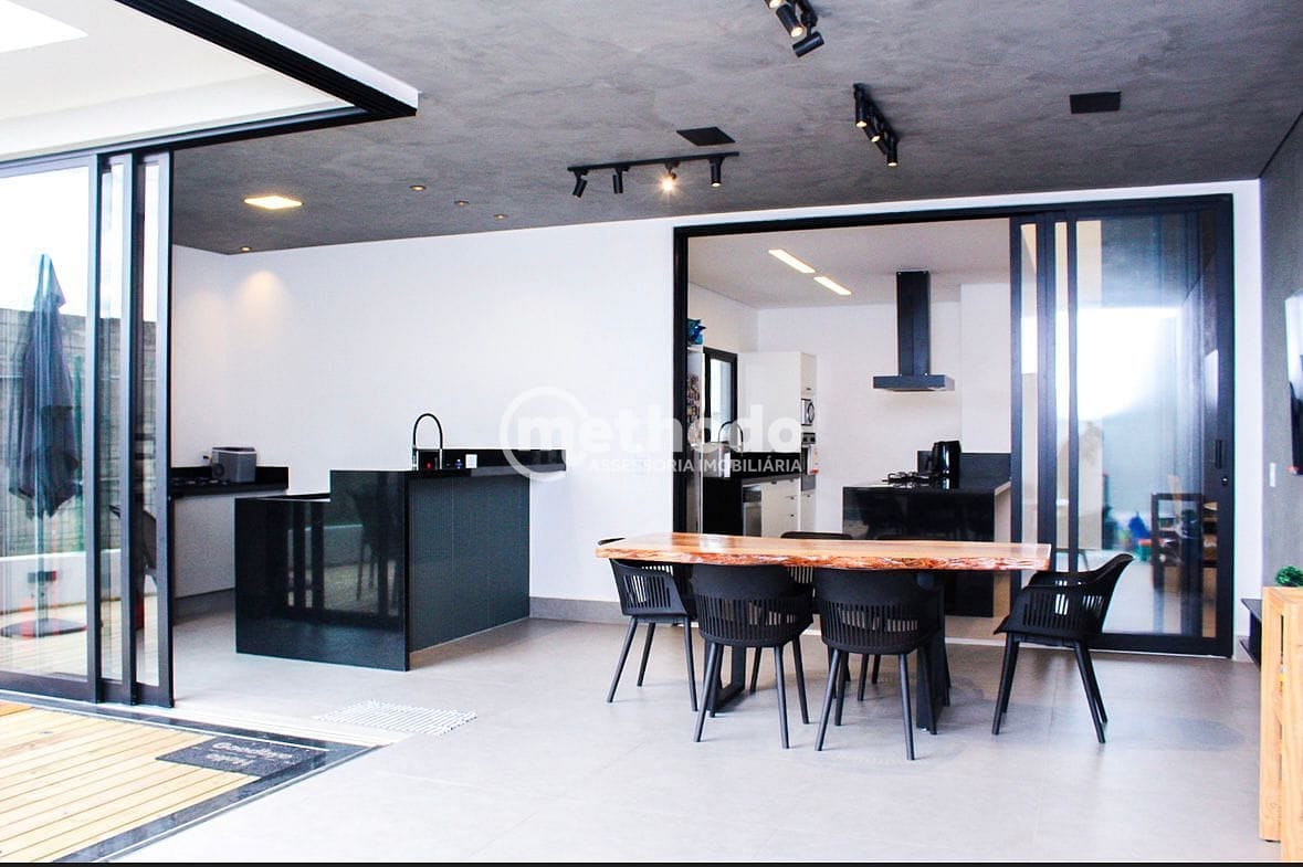 Casa, 3 quartos, 229 m² - Foto 3