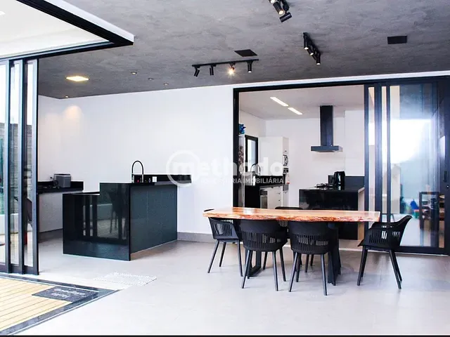 Casa com 488m² 3 quartos e 4 banheiros, à venda, no bairro Swiss Park em Campinas