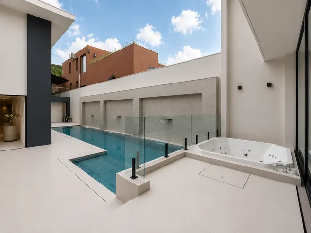 Casa com 738m² 5 quartos e 7 banheiros, à venda ou para alugar, no bairro Jardim Paulista em São Paulo