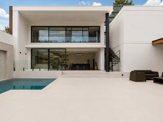 Casa com 738m² 5 quartos e 7 banheiros, à venda ou para alugar, no bairro Jardim Paulista em São Paulo