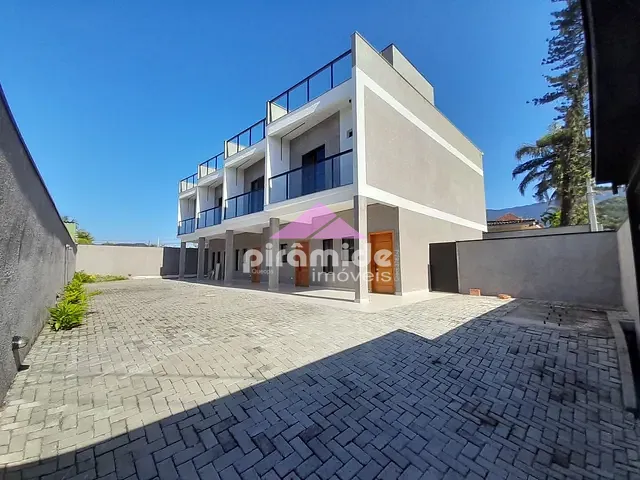 Casa com 100m² 2 quartos e 3 banheiros, à venda, no bairro Jardim Mariella em Caraguatatuba