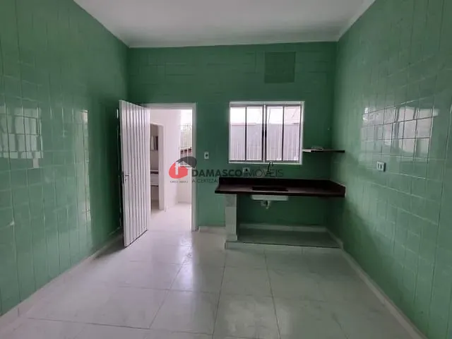 Casa 2 quartos e 1 banheiro, para alugar, no bairro Olímpico em São Caetano do Sul