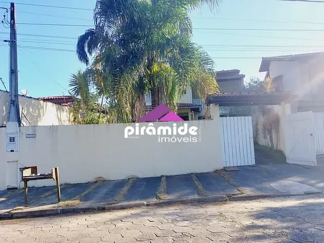 Casa com 209m² 5 quartos e 2 banheiros, à venda, no bairro Martim de Sá em Caraguatatuba