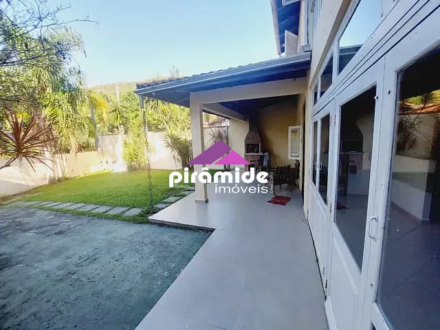 Casa com 209m² 5 quartos e 2 banheiros, à venda, no bairro Martim de Sá em Caraguatatuba