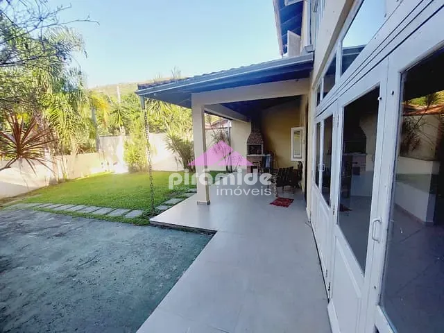 Casa com 209m² 5 quartos e 2 banheiros, à venda, no bairro Martim de Sá em Caraguatatuba