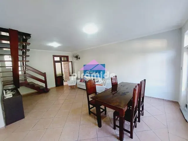 Casa com 209m² 5 quartos e 2 banheiros, à venda, no bairro Martim de Sá em Caraguatatuba
