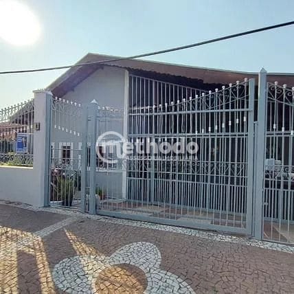 Casa, 3 quartos, 222 m² - Foto 1